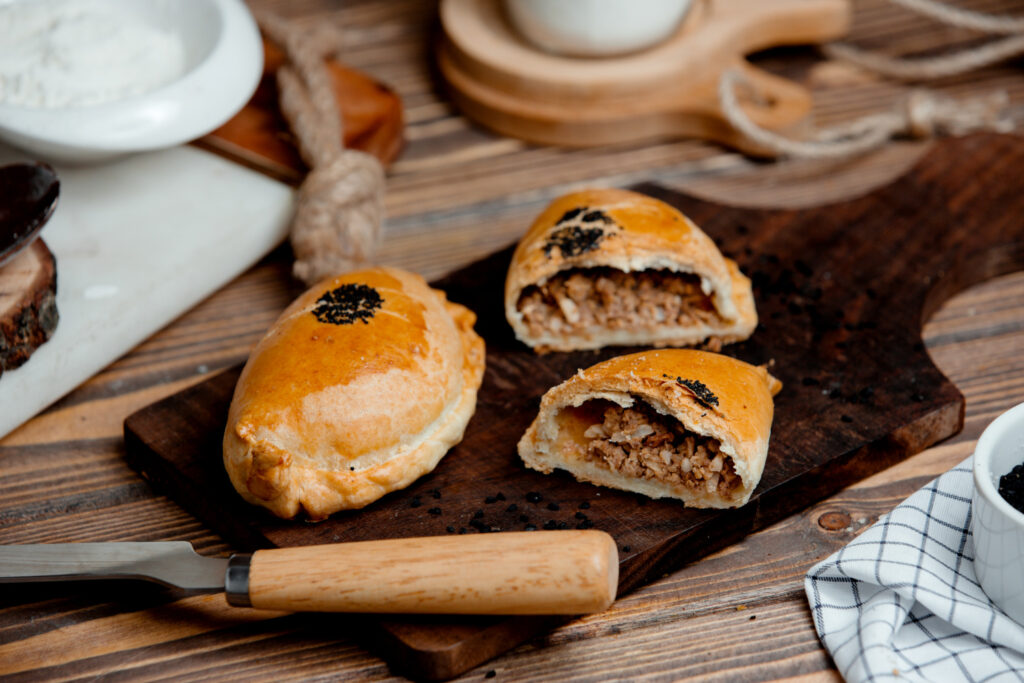 Mėsos pyragėliai, kuriuos iškepus šeima prašo kartoti kasdien