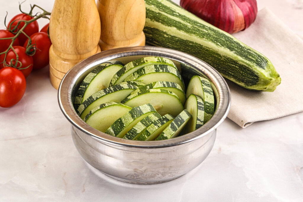 Cukinijos žiemai su pomidorų padažu – lengvas ir patikimas receptas