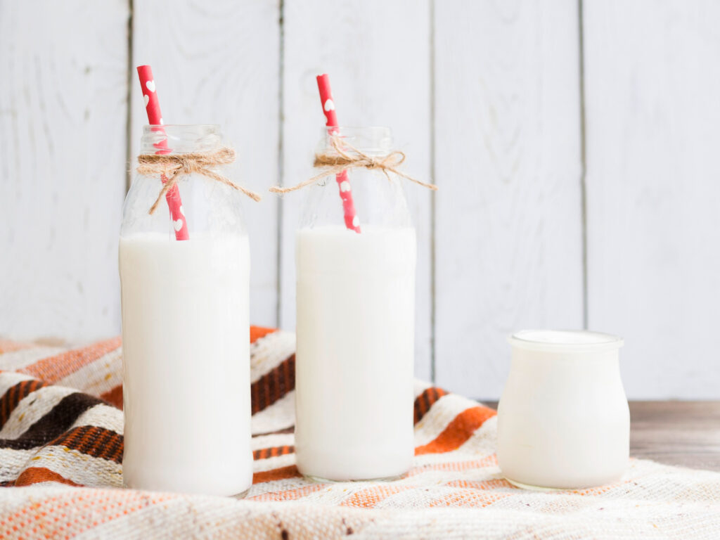 Kefyras ar rūgpienis – kuo jie skiriasi ir kuris naudingesnis