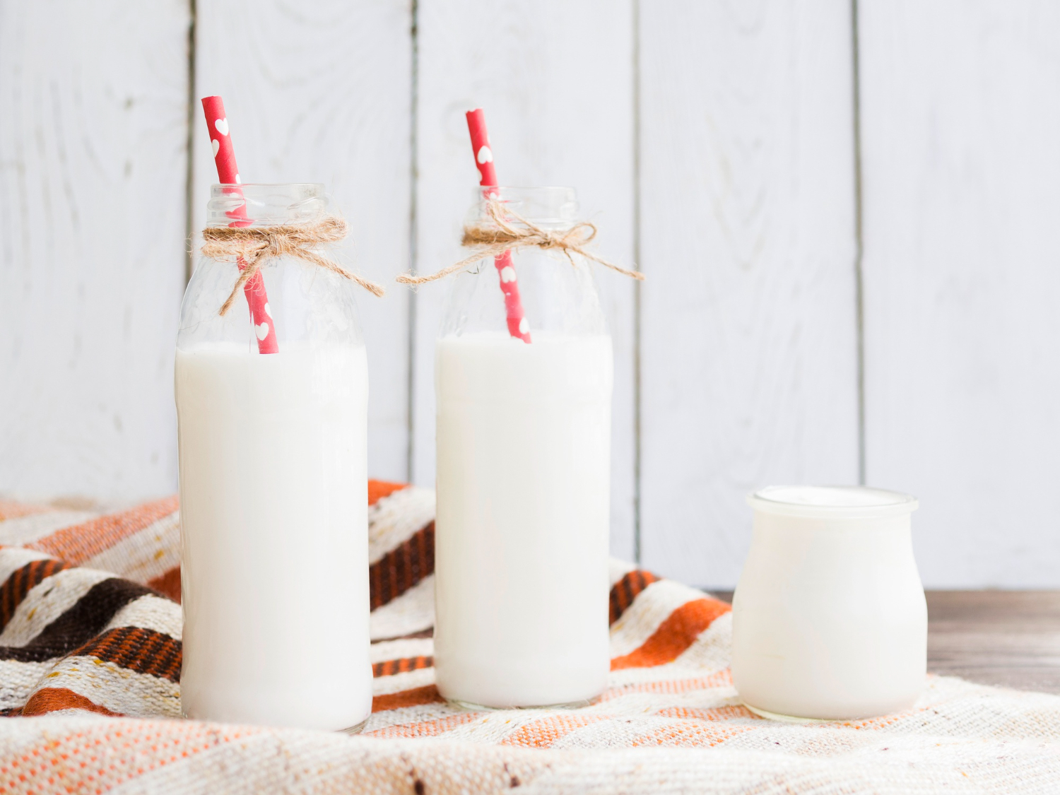 Kefyras ar rūgpienis – kuo jie skiriasi ir kuris naudingesnis