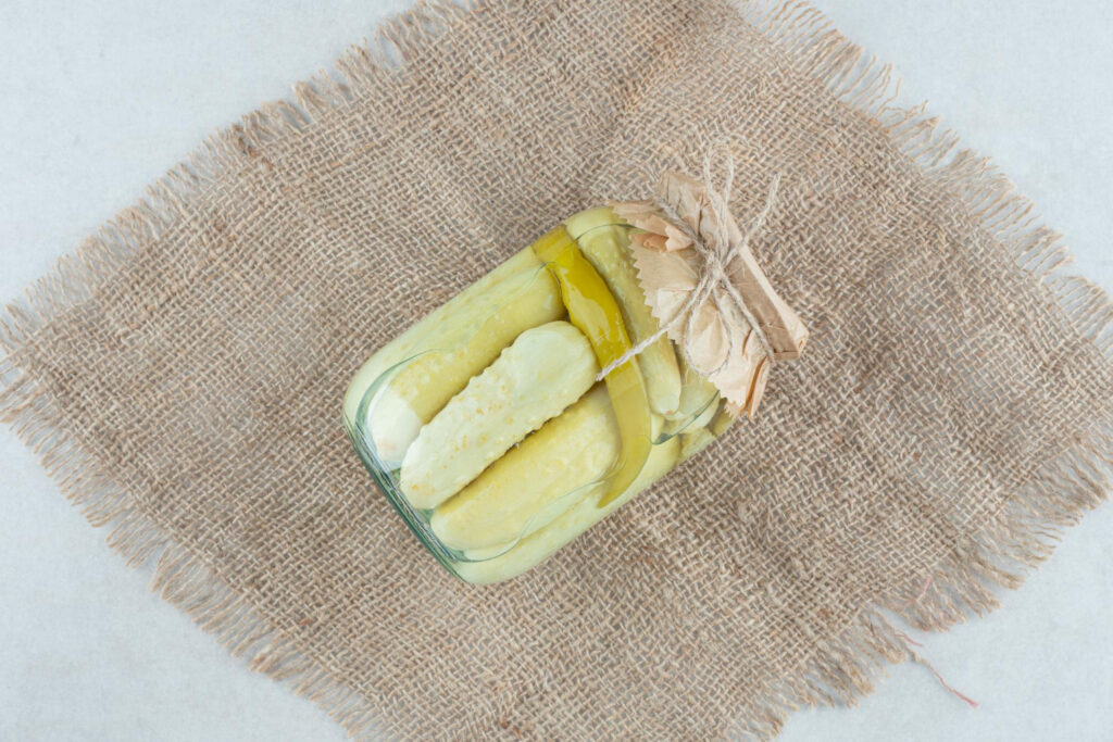 Kodėl marinuoti agurkai per naktį pabąla – sodininkų paaiškinimai