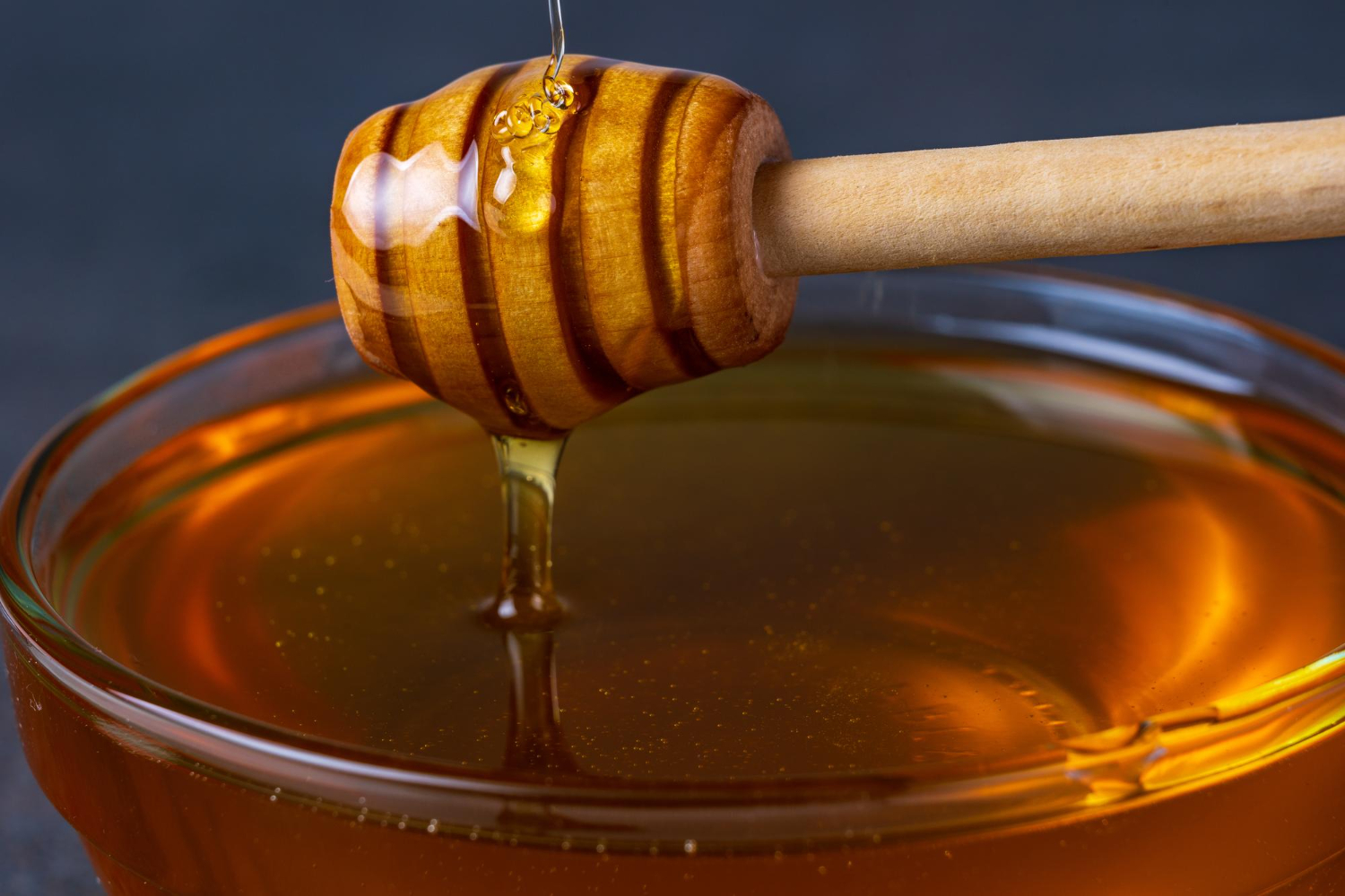 Medaus nauda sveikatai: kada šis saldiklis draugas, o kada – tik papildomas cukrus