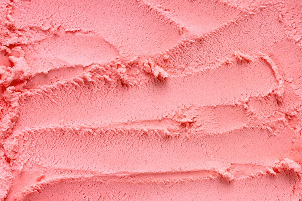 Braškių ledai be kiaušinių: gaivus ir greitas vaikų favoritas