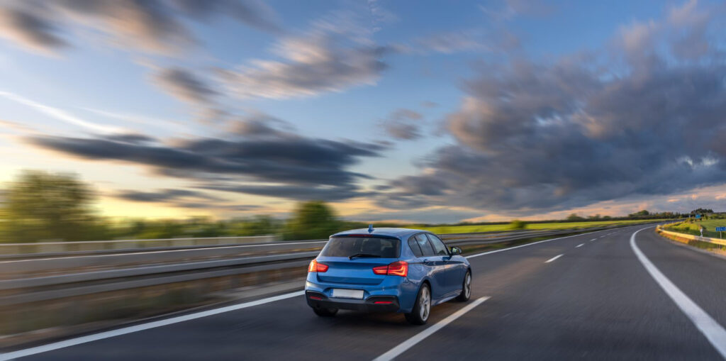 Automobilio perrašymas šeimos nariui: kaip tai atlikti teisingai